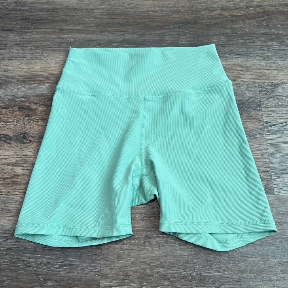 Wilo The Label Ribbed Green Biker Shorts Size Medium High Waisted